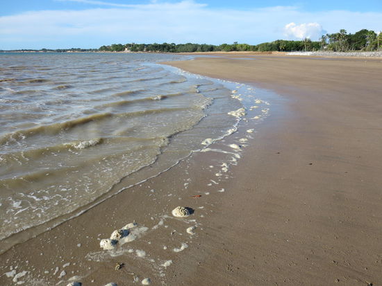 Tja, sauber ist was anderes, aber man darf wegen den teils tödlichen Quallenarten eh nicht Baden ...