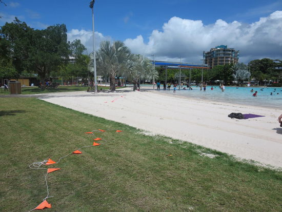 Lagune mit kleinem Strandabschnitt