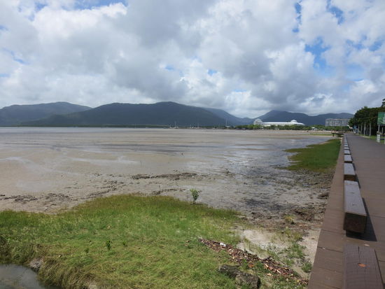 Die Uferpromenade "Esplanade" bei Ebbe ...