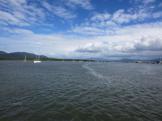 Wiedereinlaufen in den Hafen ...