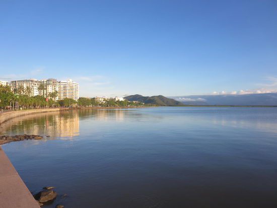 Und sogar bei Sonne, auf dem Weg zum Hafen und Tauchboot