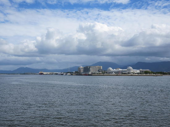 ... und Cairns vom Meer aus!