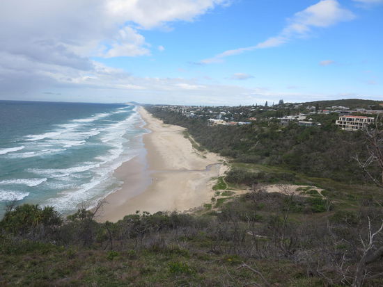 ... und auf den langen Sunshine Beach.