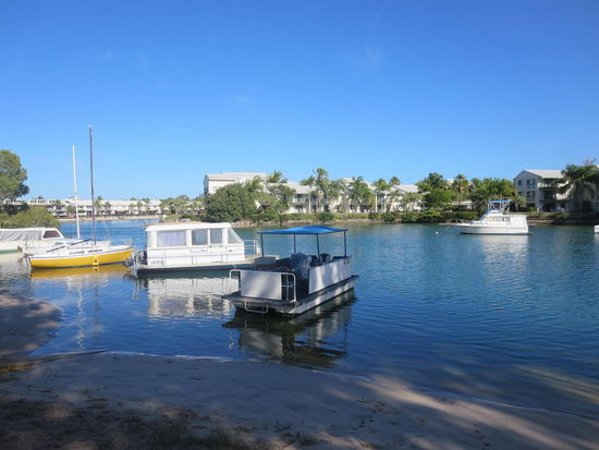 ... wo es sich entlang der Küste ...