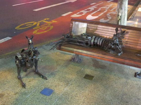 Ja, nachts erobern die Tiere die Stadt zurück und machen sich breit 