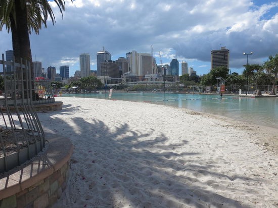 Künstlicher Sandstrand in Soutbank mit bestem Blick auf die Innenstadt!