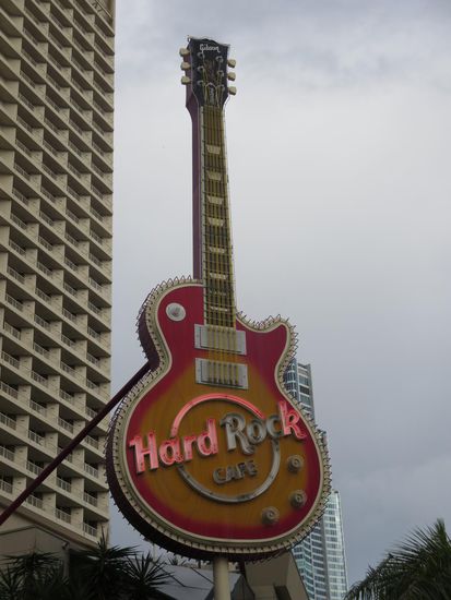 Tja, man erkennt schon, dass es hier touristisch zugeht, wenn es ein Hard Rock Cafe gibt 