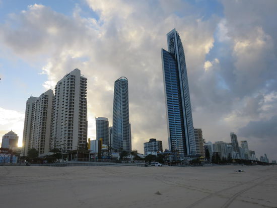 Hochhäuserschluchten am Strand