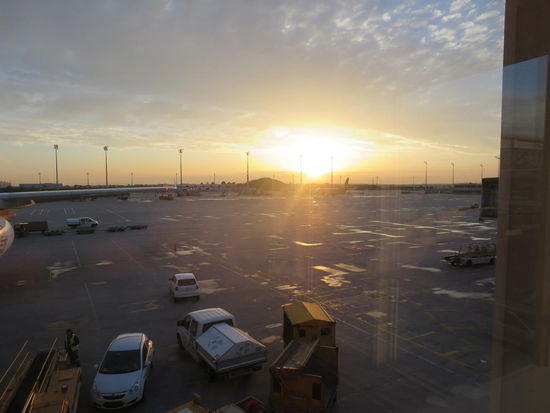 Eine nette Abweckslung nach dem Dämmerungsbeginn der letzten Zeit gegen 17:10 Uhr: Der Sonnenuntergang in München nach Ankunft um ca. 20:30 Uhr
