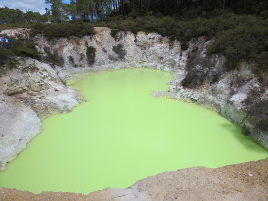 Devil`s Bath - das Wasser erhält viele Arsensulfide