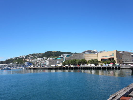 Blick auf Hafen und rechts "Te Papa"
