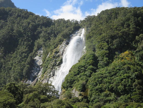 Dem Vortagesregen sei Dank, ein starker Wasserfall ...