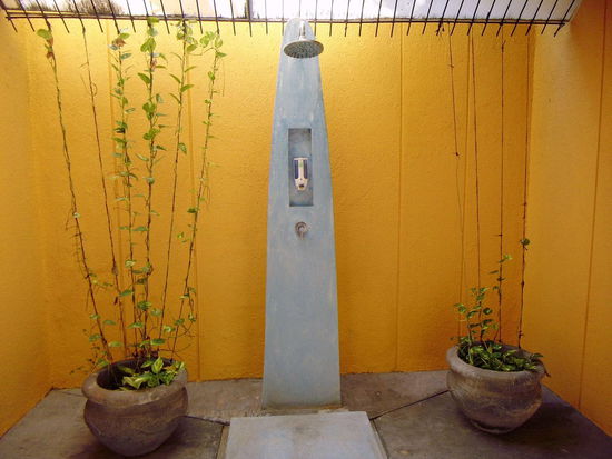 Unsere drausen Dusche mit Dach