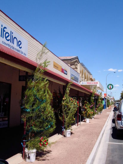   was soll ich dazu sagen - irgendwie lustig und so gar nicht passend. Wir haben uns sehr über die  Deko gewundert und gefreut.