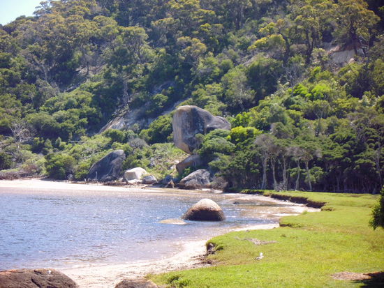 Könnt ihr auch den Stein sehen, der aussieht wie ein Wal-Kopf?