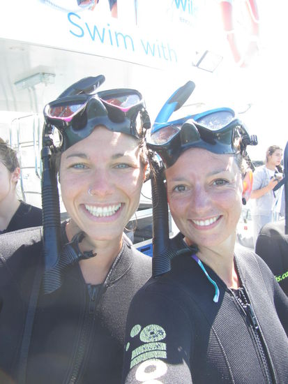 Aufm Boot mit Taucherbrille, Schnorchel und Neoprenanzug sonst wird es kalt mit der Zeit