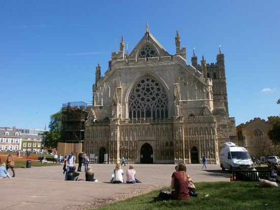 Die berühmte Kirche St. Peter in Exeter. Und guckt euch mal DIESEN Himmel an