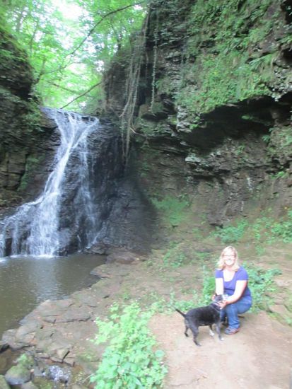 Da isser der große Wasserfall im Hareshaw Linn, ganz in der Nähe  Ich mit Cushi  Cat ist mit mir am Freitag nochmal hin, dass ich ihn auch wirklich sehe