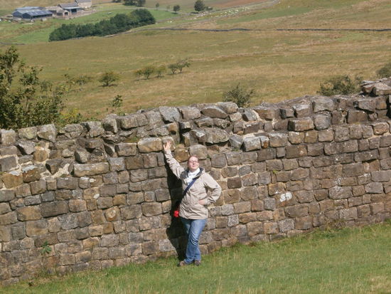 Das ist noch ein kleines Stück des Hadrians Wall. Um 100 nach Christus zB war der 6 Meter hoch! Doch die Farmer in der Nähe konnten Steine gut gebrauchen