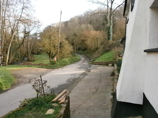 Blick aus der Haustür rechts runter