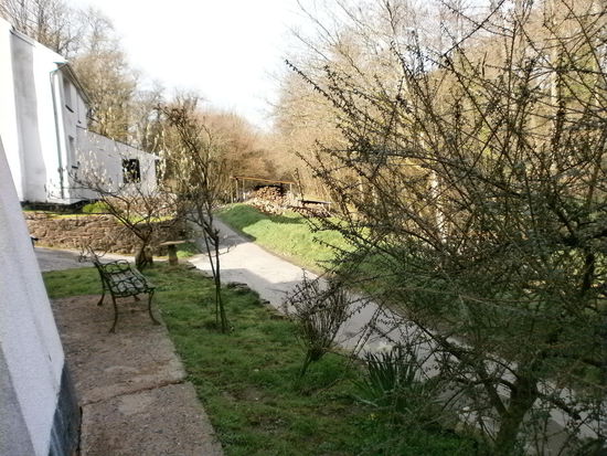 Blick aus der Haustür links runter