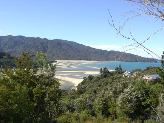 Kueste vor dem Abel Tasman Park, Marahau