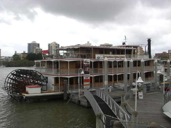 Alter Raddampfer auf Brisbane's Fluss