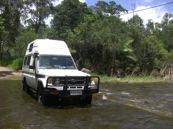 Wasserspass mit unserem Bushcamper, jede Flussdurchquerung wurde mitgenommen 