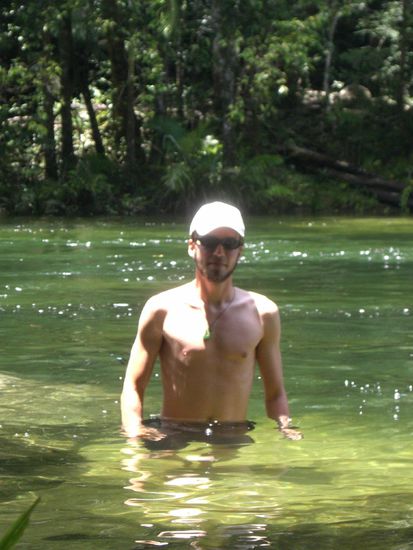 Schwimmen im Wasserloch, ohne Krokodile versprach man mir 