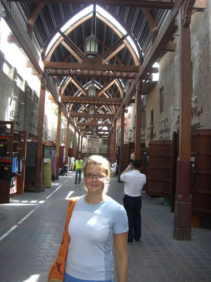 Angenehmer Sonnenschutz über den Gassen