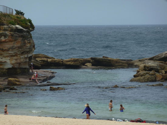 Ein natürlicher "Pool" für sicheres und wellenfreies Schwimmen im Pazifik.