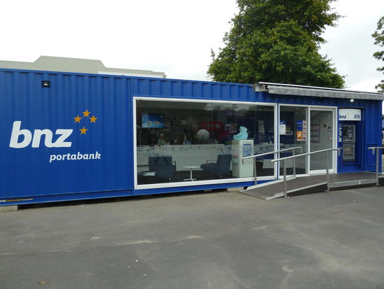 und die hier "tragbare" Bank - ist ja gut zu lesen - es ist die bnz - bank new zealand