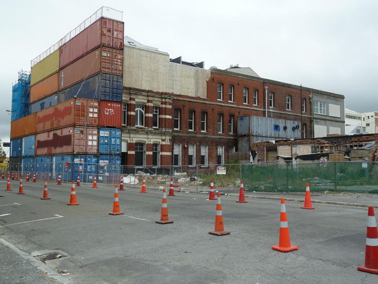 Container als Wandstütze