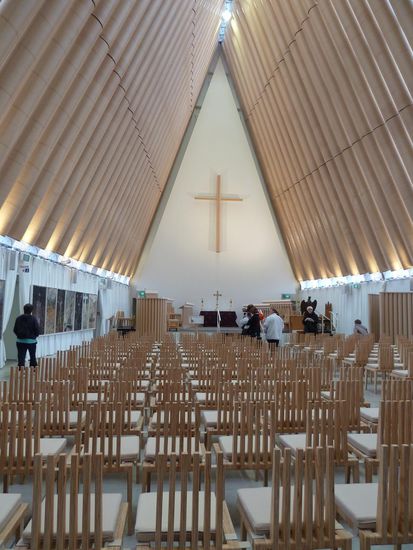 Und zwar sind dese Rollen, die Papprollen, auf denen z.B. Teppiche aufgerollt sind 