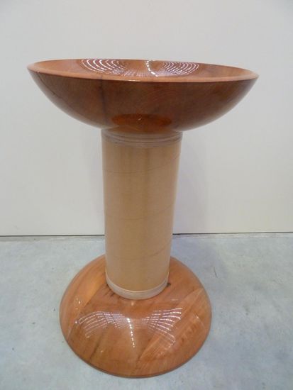 Sogar das Weihwasserbecken hat einen Pappsockel