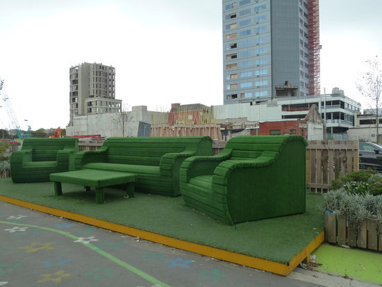 Weiter zurück Richtung Kathedrale - etwas überdimmensionierte Sitzmöbel