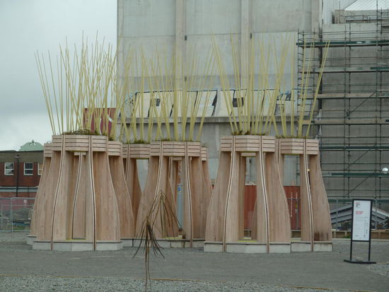 Weiter gings zu den Palletten - einen Platz mit Bühne und Sitzgelegenheiten und Imbissständen