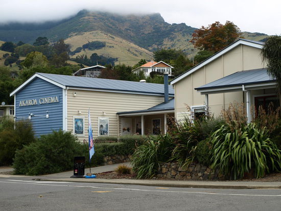 Sogar ein Kino gibt es