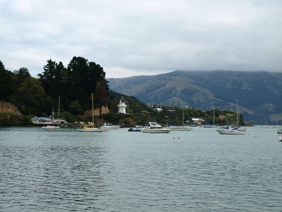 Und noch mal der Jachthafen mit Leuchtturm im Hintergrund - mein Blick beim Fish und Chips Essen