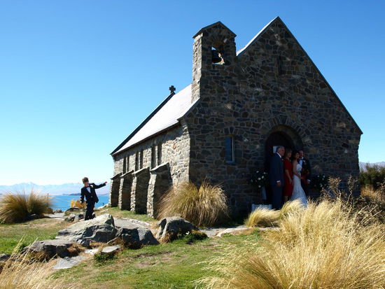 Church of the Good Shepherd mit Hochzeitsgesellschaft