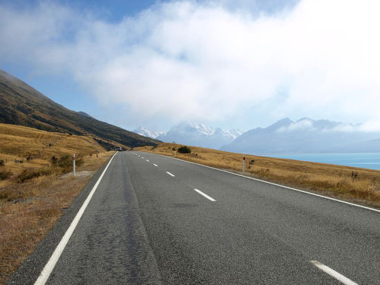 Am See entlang Richtung Mt Cook Village