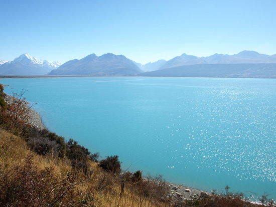 Die Farbe des Sees kommt vom Gletscherwasser