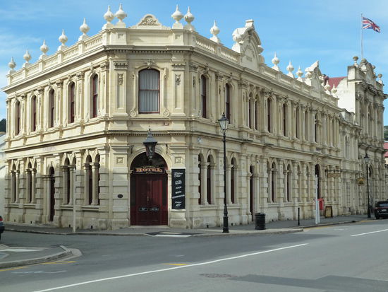 Das Clriterion Hotel gegenüber Woolstore Complex