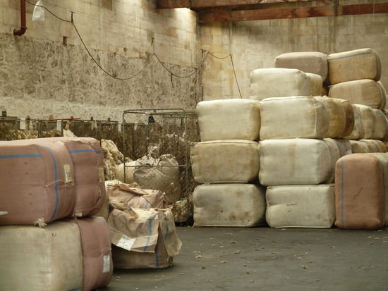 In einer der Hallen war Wolle gelagert