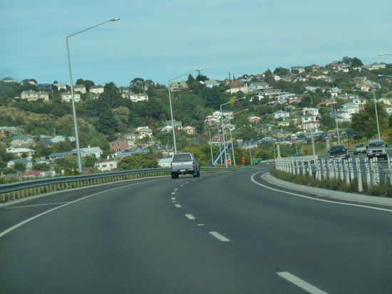 Raus aus Dunedin eine der ganz wenigen mehrspurigen Straßen