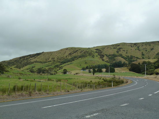 Es gibt aber auch normale Teerstraßen, aber das ist wirklich nur die eine Hauptverkehrsstraße - und ob diese immer schneller sind kann ich so nicht bestätigen - Beweisbilder folgen am Ende dieses Abschnittes