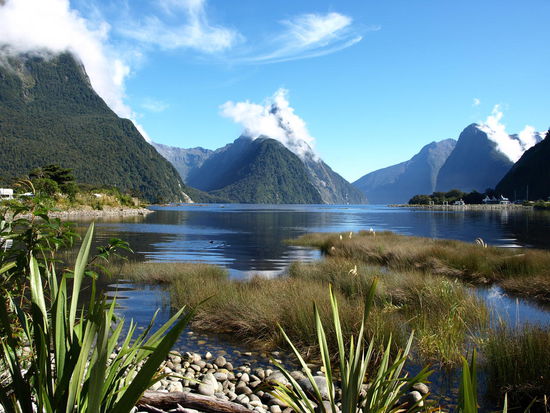 Der Mitre Peak in der Mitte