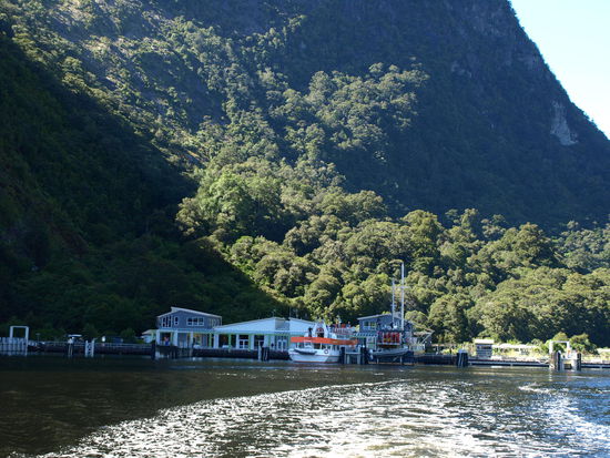 Das Terminal am Milford Sound für die ganzen Ausflugsboote