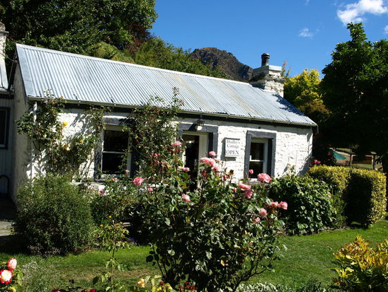 Bei diesem Cottage hätte man sich im Gold Waschen versuchen können