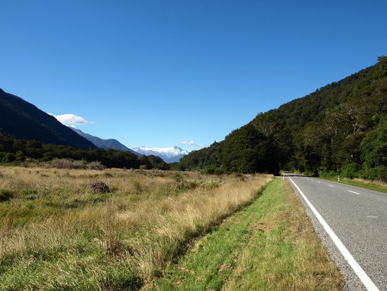 Im Hintergrund kann man schon die Südalpen sehen